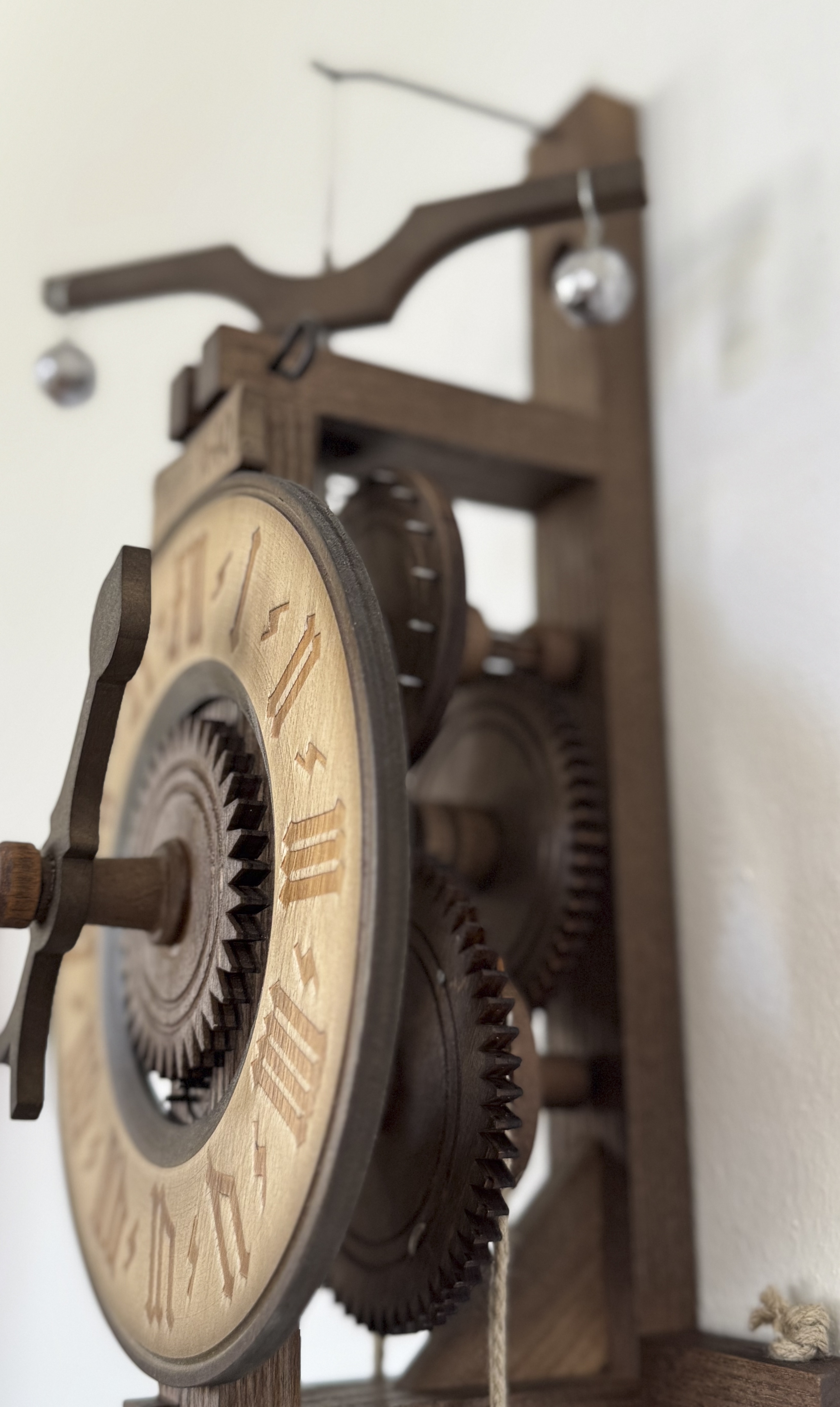 TRADITION Holzräderuhr mit Waagbalken "Anno 1640"