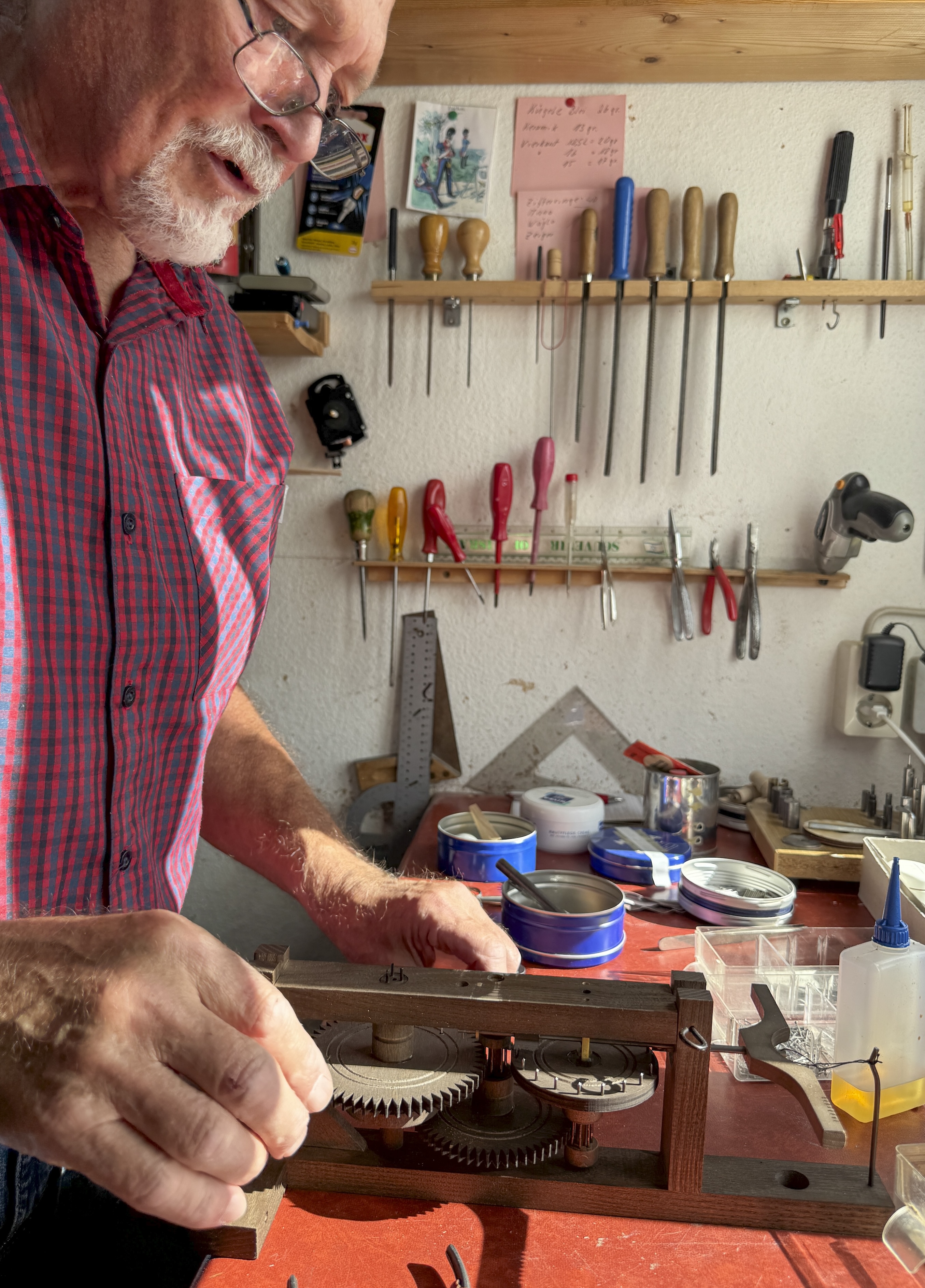 TRADITION Holzräderuhr mit Waagbalken "Anno 1640"