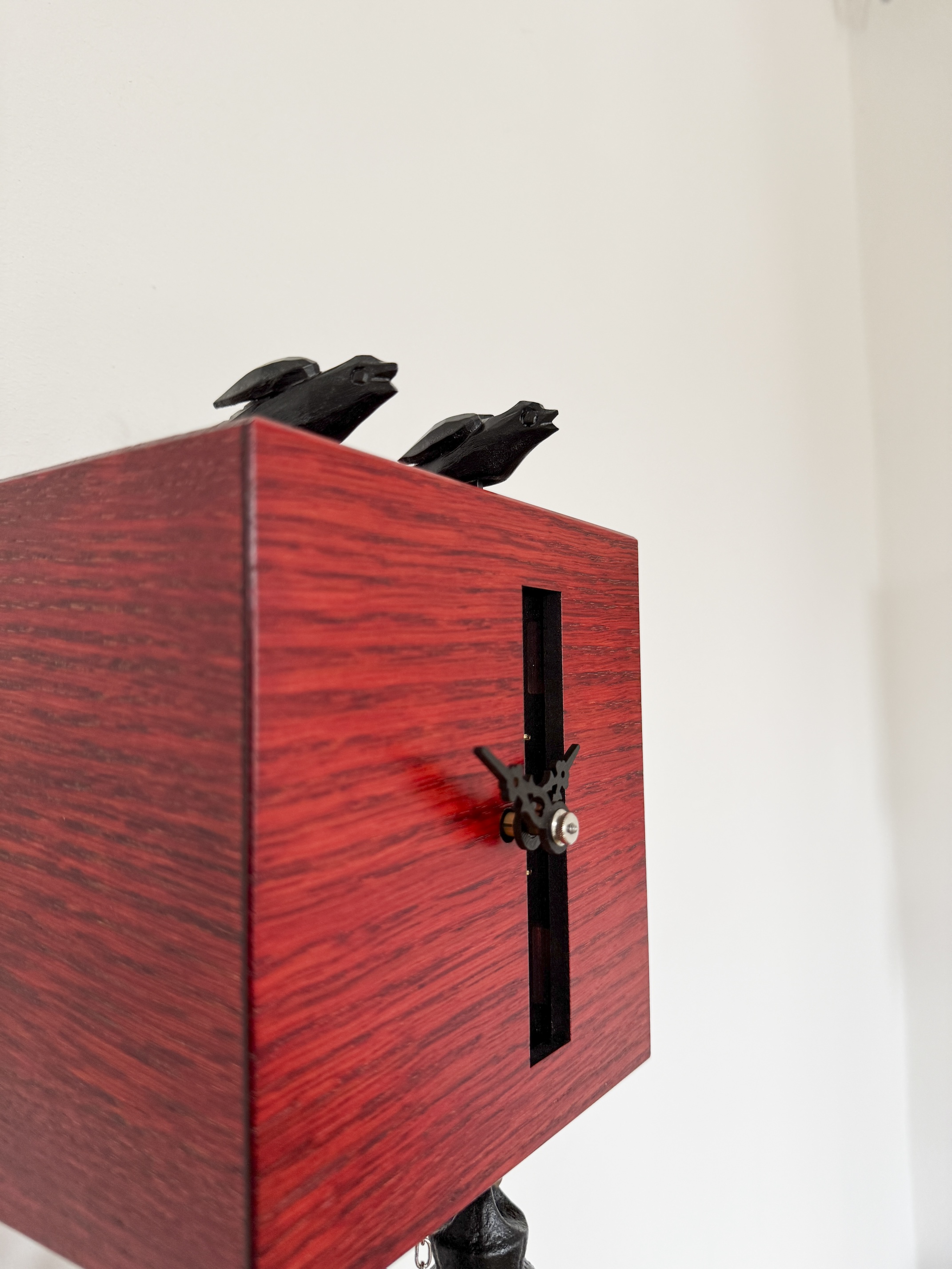 DUETT - Design Kuckucksuhr (rot / Einblick in die Mechanik) Rombach & Haas