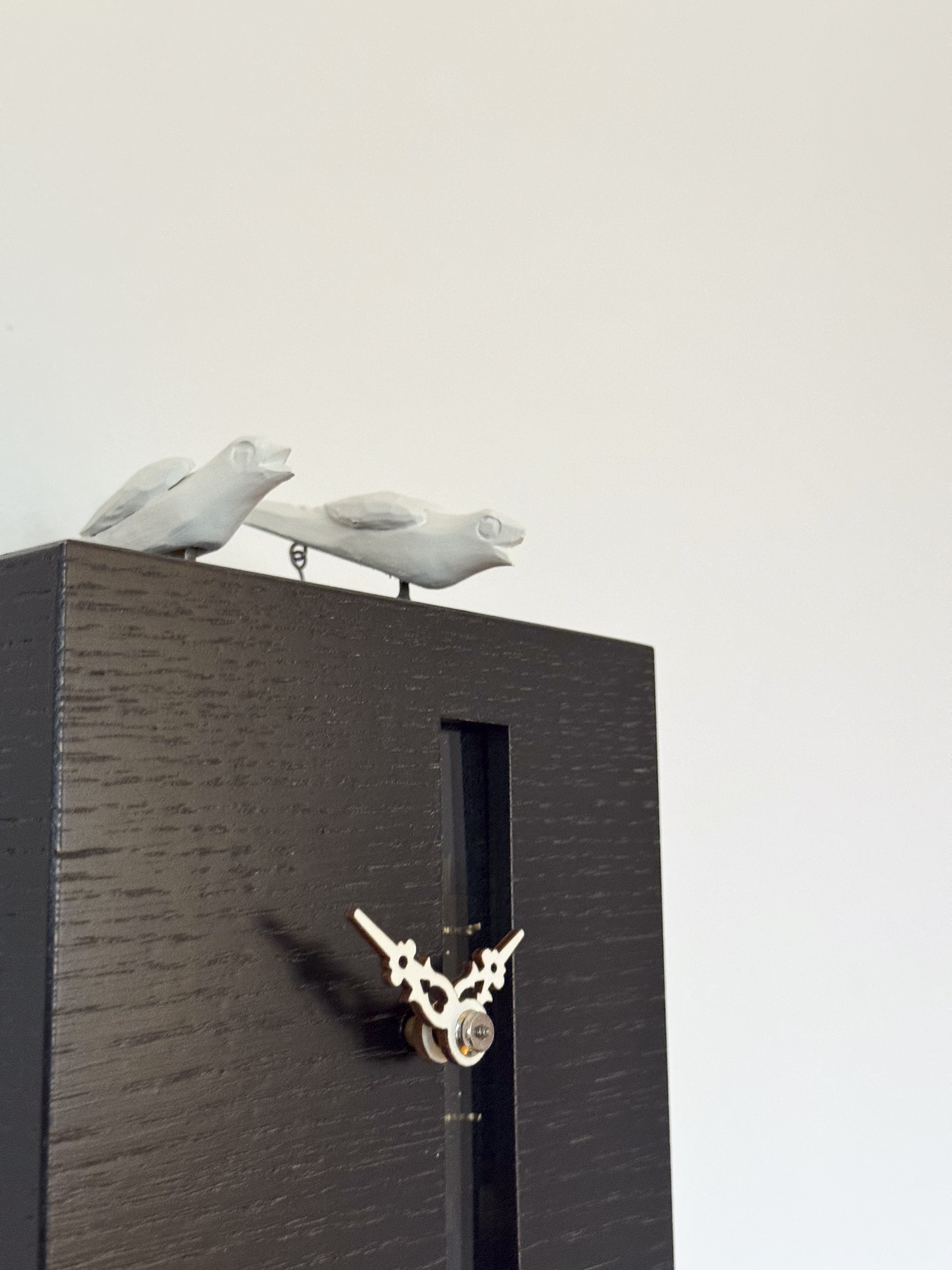 DUETT - Design Kuckucksuhr (schwarz / Einblick in die Mechanik) Rombach & Haas