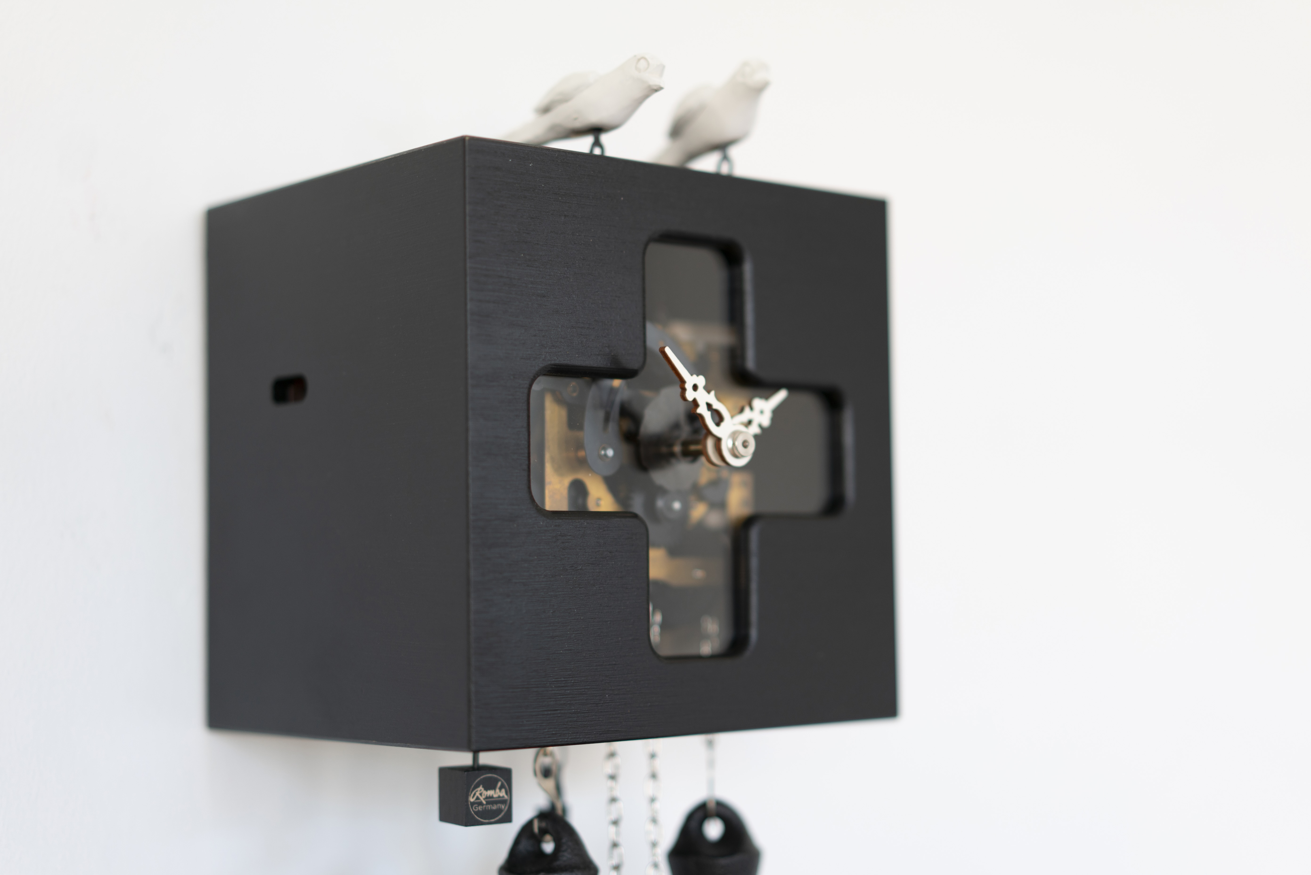 DUETT - Design Kuckucksuhr (schwarz / Einblick in die Mechanik) Rombach & Haas